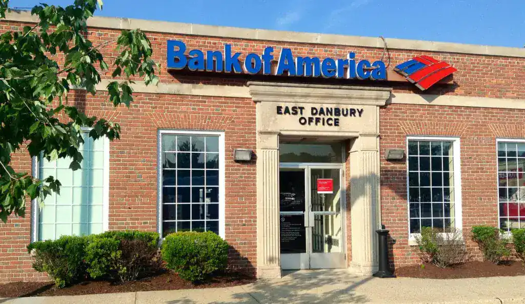 92-year-old man gets kicked out of Bank Of America, then a police officer takes action