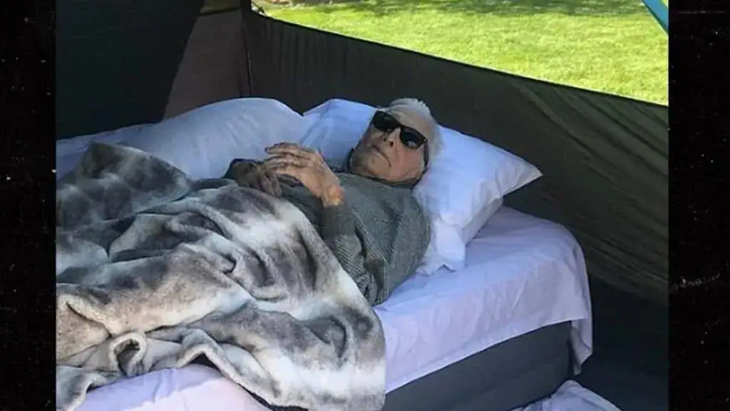Kirk Douglas still enjoying the outdoors, goes camping at age 102