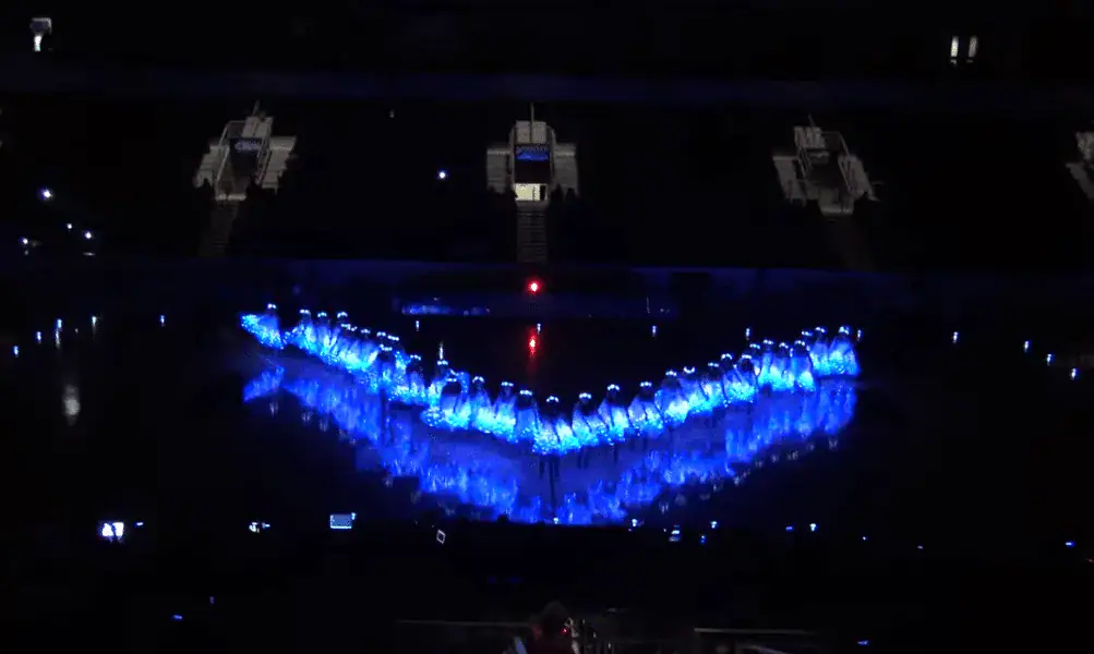 All-girl dance team takes the floor – crowd loses it the moment lights abruptly go out