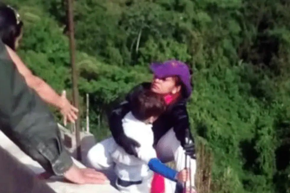 Young mom leaps from bridge to her death while holding onto her 10-year-old son
