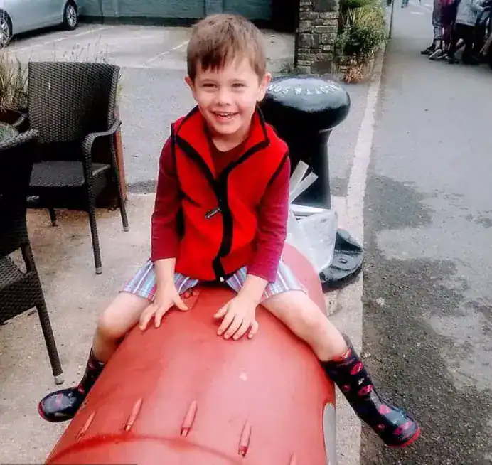 5,000 strangers stand in rain for hours to see if stem cells match for 5-year-old battling cancer