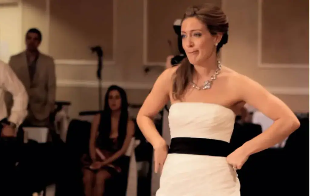 Bride’s dad died just months before her wedding. She loses it when brother tells her to turn around