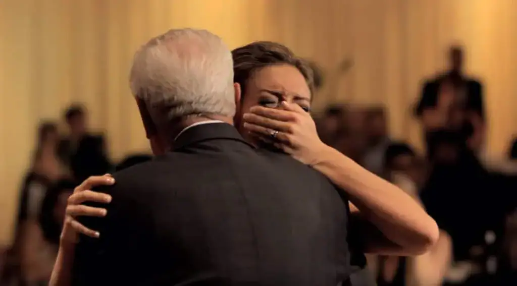 Bride’s dad died just months before her wedding. She loses it when brother tells her to turn around