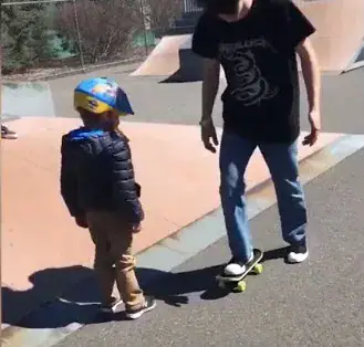 Teen boys befriend 5-year-old with autism and teach him how to ride a skateboard