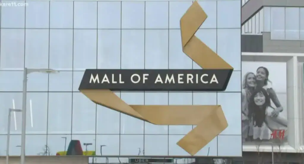 Man arrested for throwing 5-year-old boy off mall balcony reveals to police why he did it