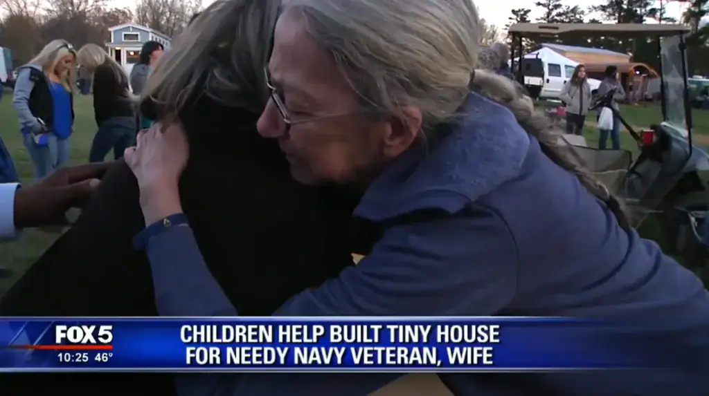 Kids meet a struggling Navy veteran sleeping in freezing cold, he doesn’t know they’ll change his life forever