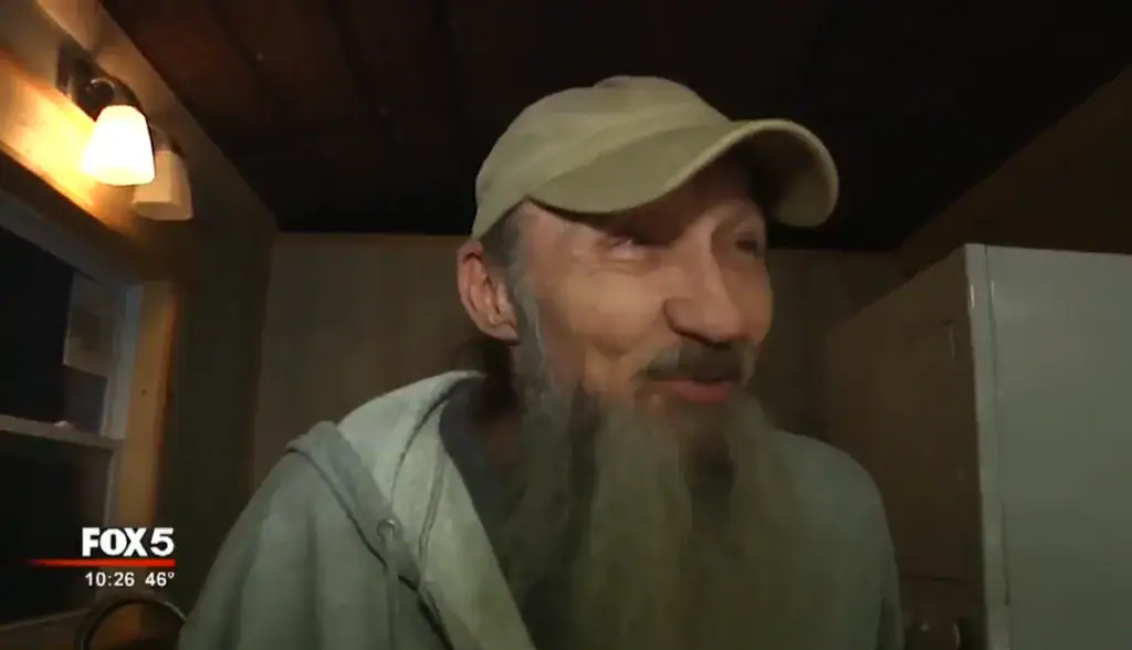 Kids meet a struggling Navy veteran sleeping in freezing cold, he doesn’t know they’ll change his life forever