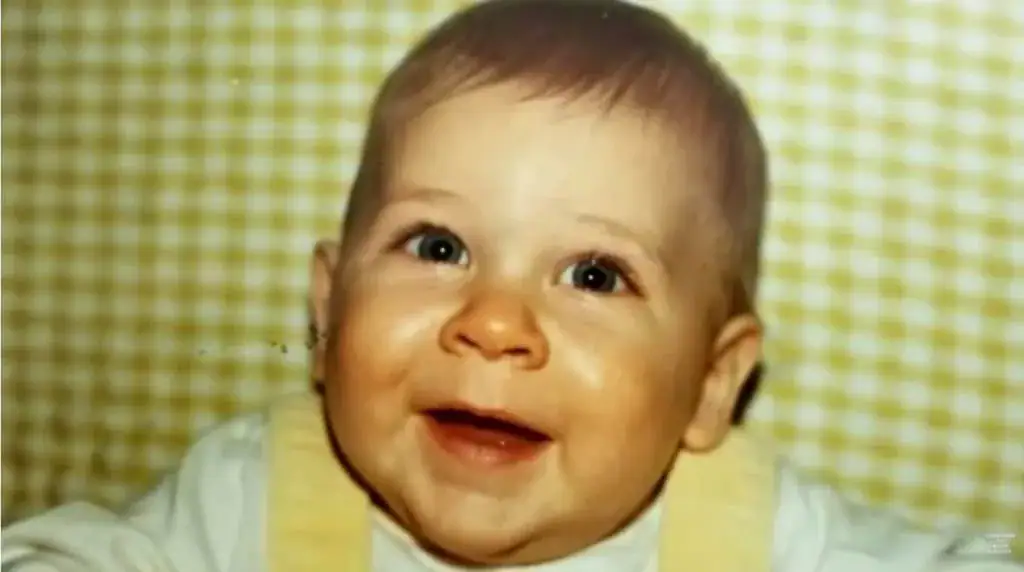 15-year-old mom puts her baby up for adoption – 35 years later learns he’s standing right behind her