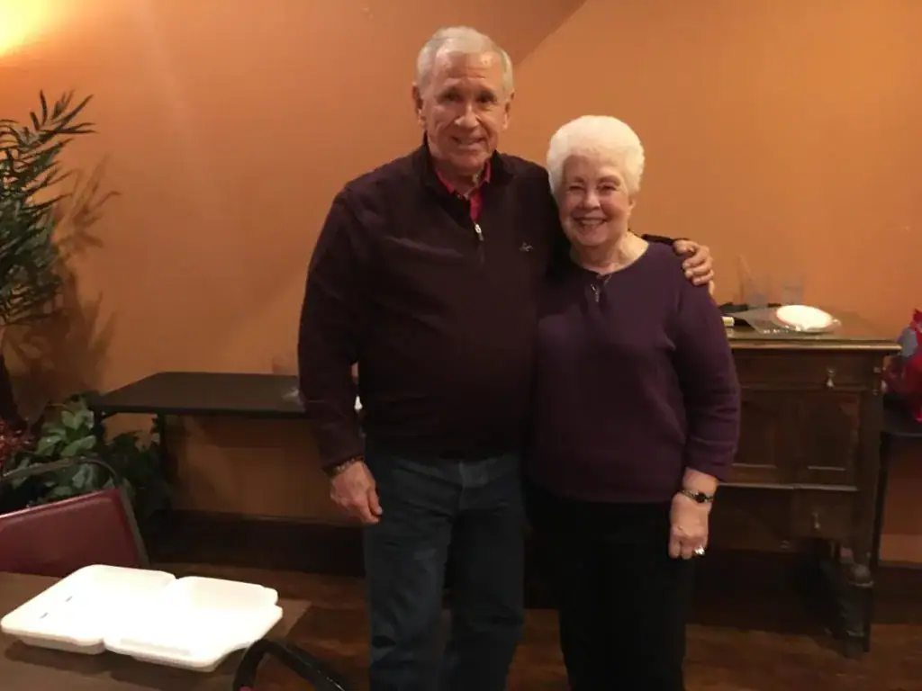 5 young guys interrupt elderly veteran’s meal – end up making him cry