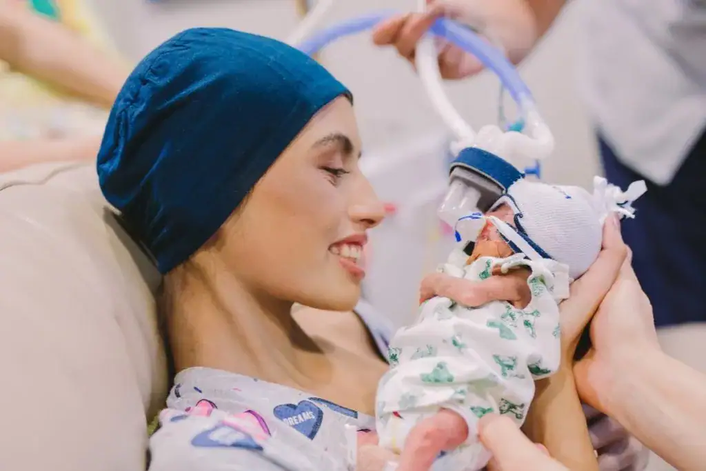 Teen mom chose son’s birth over her own cancer treatment – passes away months after losing her newborn