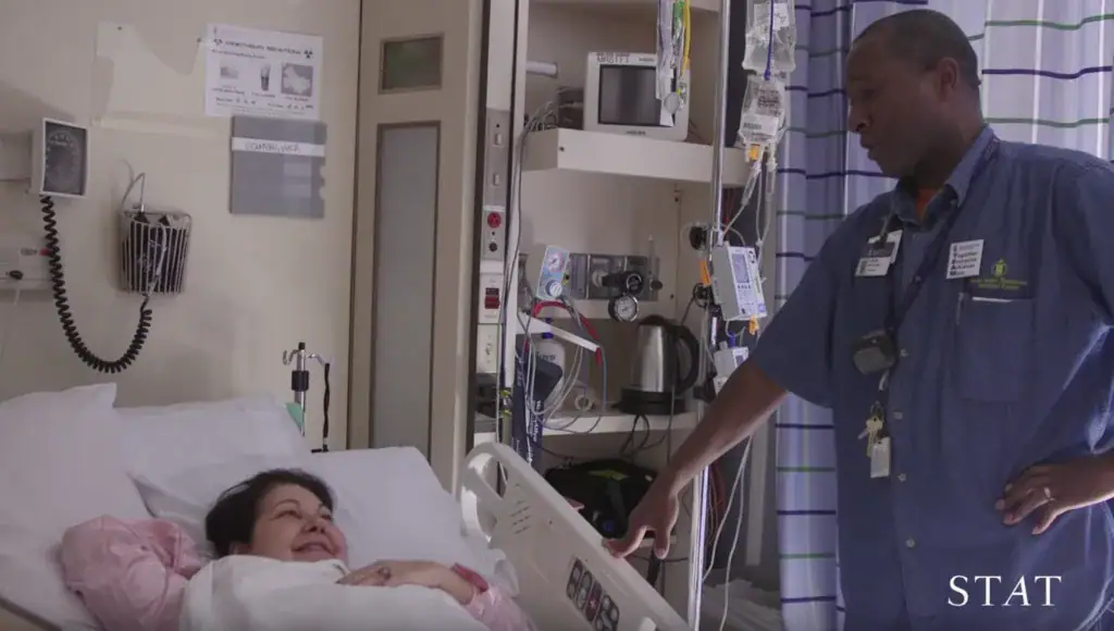He transfers patients to their rooms, gets caught on camera – now the footage goes viral