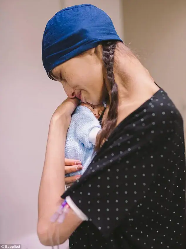 Teen mom chose son’s birth over her own cancer treatment – passes away months after losing her newborn