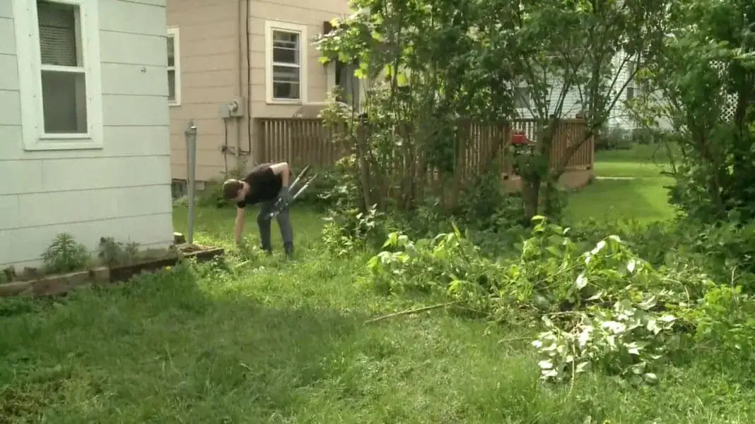 School gives P.E. credit to students who help with yard work for elderly and disabled neighbors