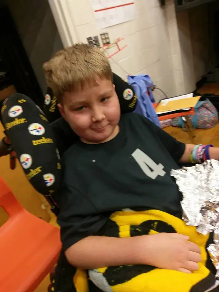 Dying boy with terminal cancer says ‘dad I gotta quit’ – dad makes him a promise as he chokes back tears