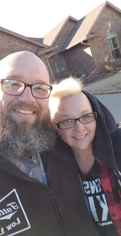 Veteran mechanic helps struggling mom who had no money – only to be lured back to garage for a setup