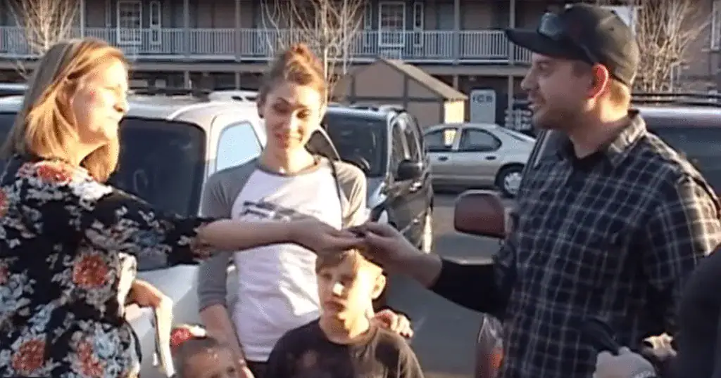 Mom visits tardy age 6 son during lunch – realizes he’s been ‘publicly shamed’ by teachers