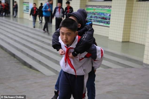Zhang Ze gets a piggyback ride from Xu Bingyang