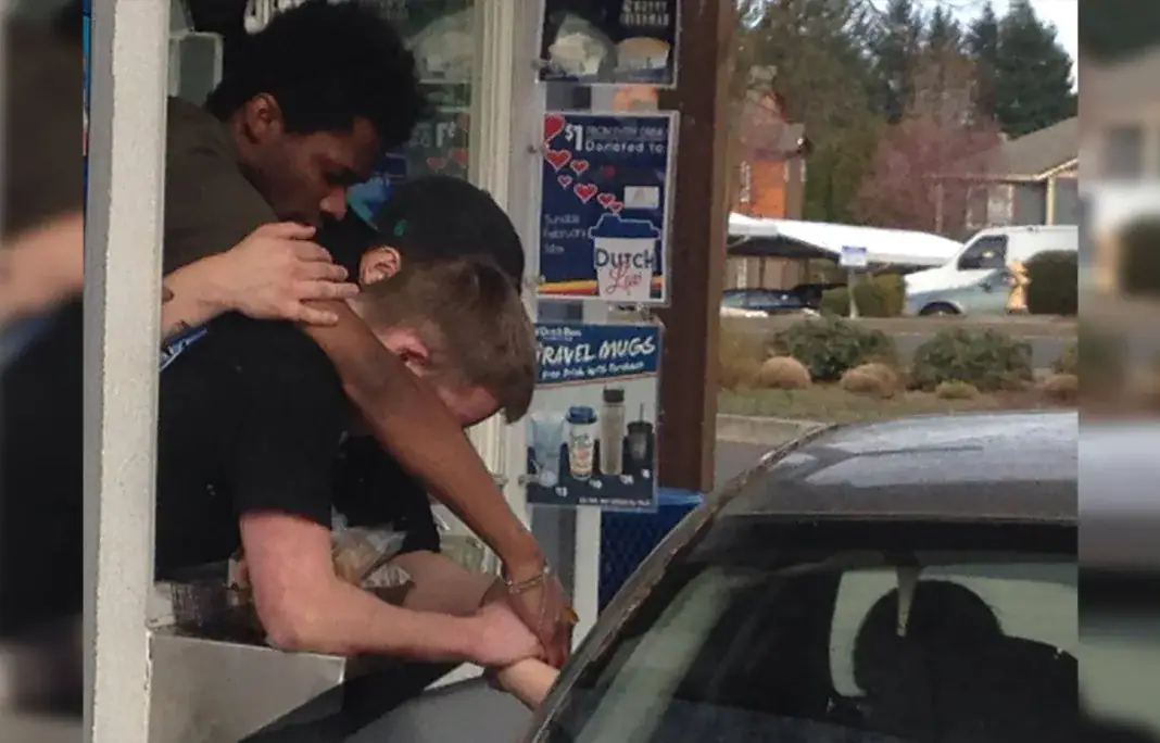 Sobbing woman at drive-thru is grabbed by 3 teens – little did they know they’re being filmed by stranger behind her
