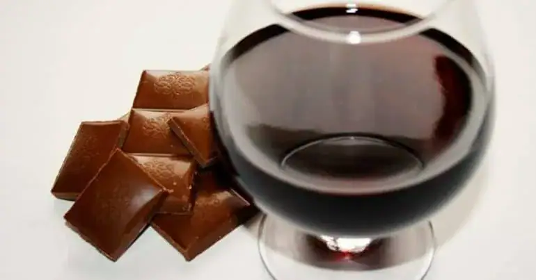Study finds that drinking red wine and eating chocolate could help prevent aging