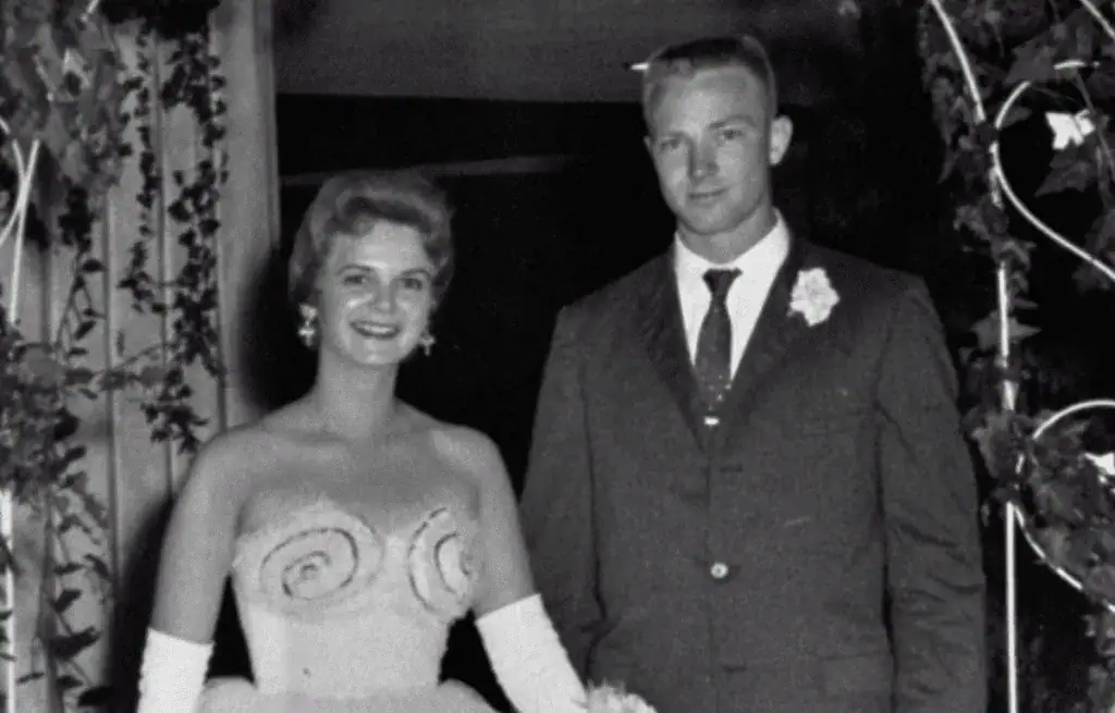 Brother thinks sister died in drowning accident. 30 years later, phone call reveals her killer