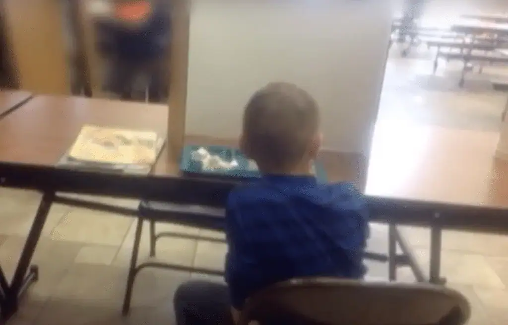 Mom visits tardy age 6 son during lunch – realizes he’s been ‘publicly shamed’ by teachers
