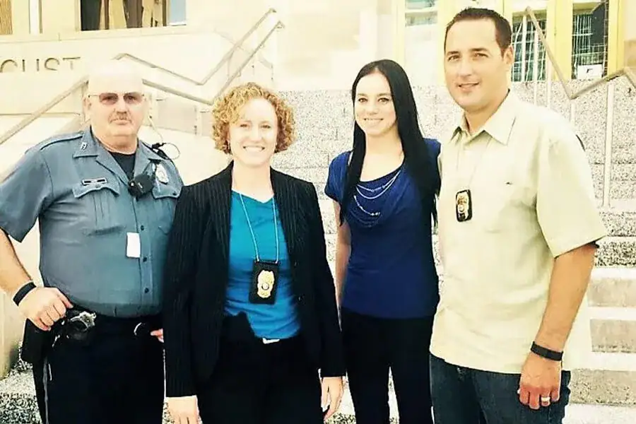 Cop notices little girl who waves to him every day is missing – his gut tells him to rush inside