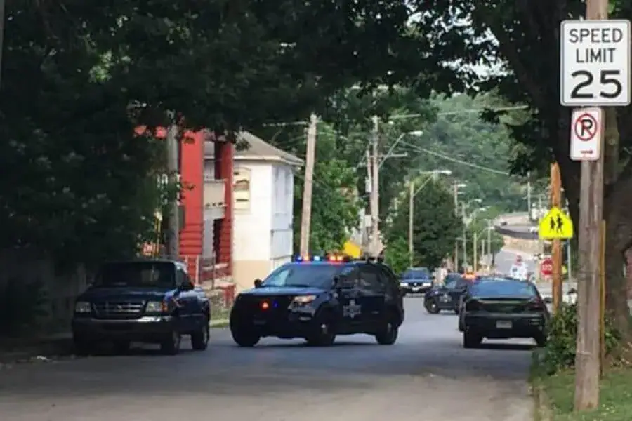 Cop notices little girl who waves to him every day is missing – his gut tells him to rush inside