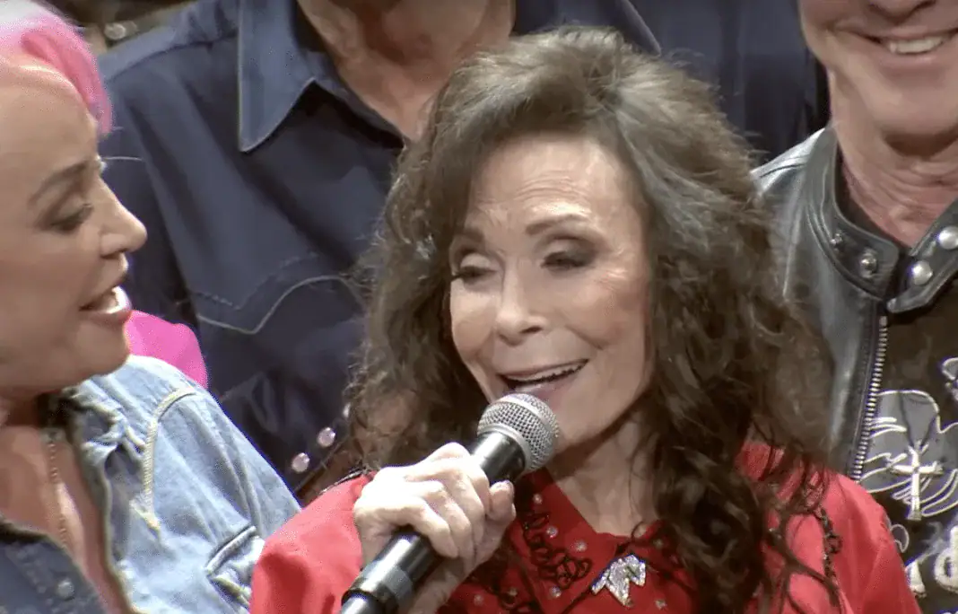 87-year-old country music legend Loretta Lynn addresses rumors of her failing health