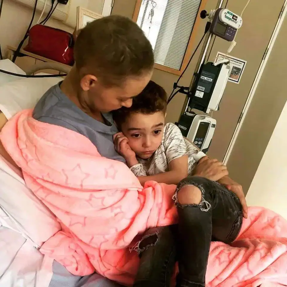 26-year-old single mom battling aggressive cancer is forced to tell son she’s dying and will leave him behind