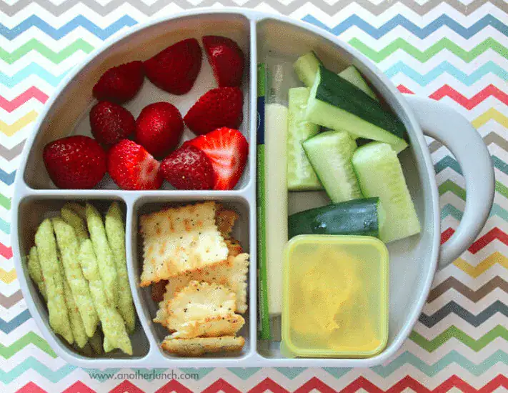 Mom outraged after teacher throws age 4 son’s school lunch snack away in front of entire class