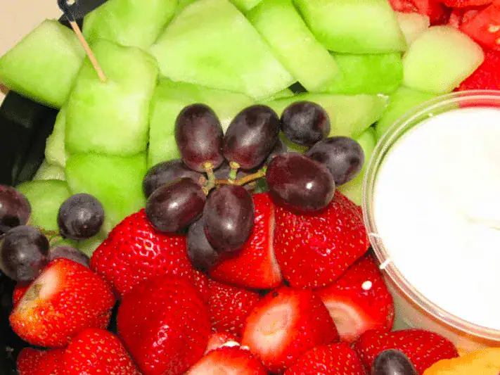 Mom outraged after teacher throws age 4 son’s school lunch snack away in front of entire class