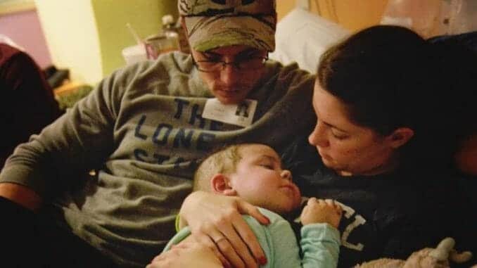 Struggling nurse tries to be ‘sneaky’ – but mom snaps photo letting everyone know she saw her