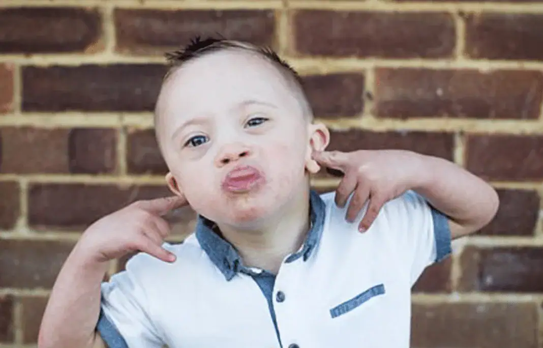 Riley hams it up for the camera via Daily Mail