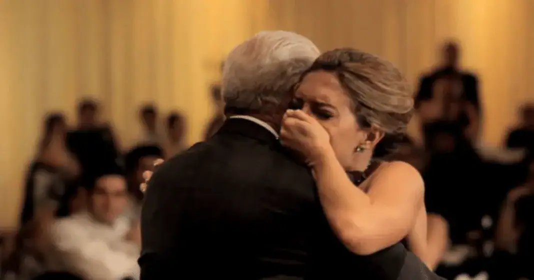 Bride’s dad died just months before her wedding. She loses it when brother tells her to turn around