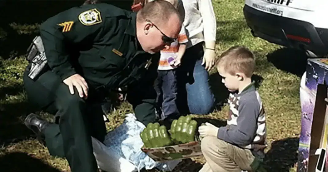 Mom begs for help after no one shows up to autistic son’s birthday party, so strangers step in