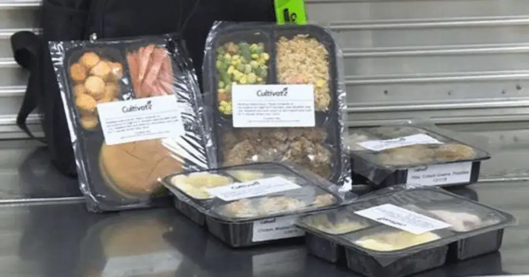 School district is turning unused cafeteria food into take-home meals for kids
