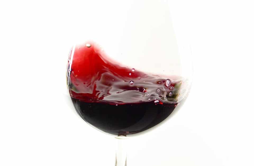 Study finds that drinking red wine and eating chocolate could help prevent aging