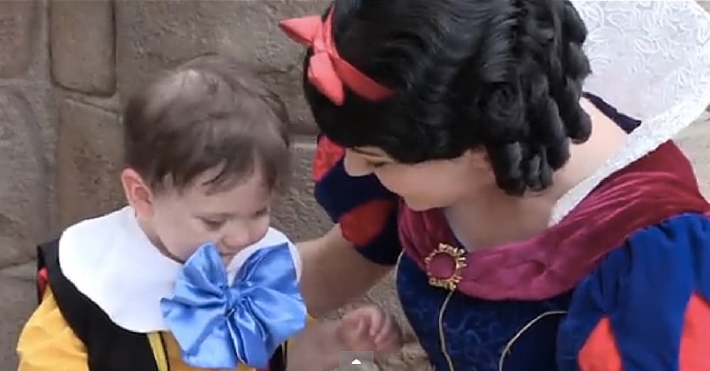 Parents Take Autistic Son To Meet Snow White. What He Does Next Leaves Them In Awe