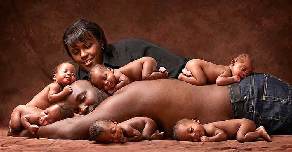 Sextuplets Recreate Viral Photograph 6 Years Later