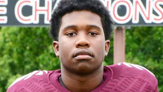 Tennessee teen Zaevion Dobson, who died in December while saving three girls from gunfire, will become the youngest recipient of the Arthur Ashe Courage Award at the ESPYS. Knox County Schools via AP