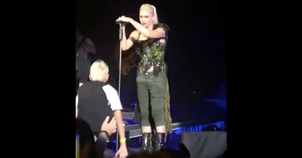 Gwen Stefani Sees Boy Who’s Getting Bullied, Tells Him To Come Onstage. What She Does Next…