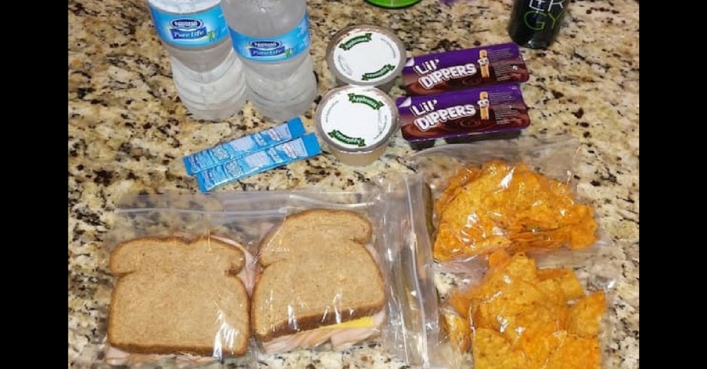 Mom Confused When Son Asks Her To Pack 2 Lunches. Then She Realizes He’s Giving 1 Away