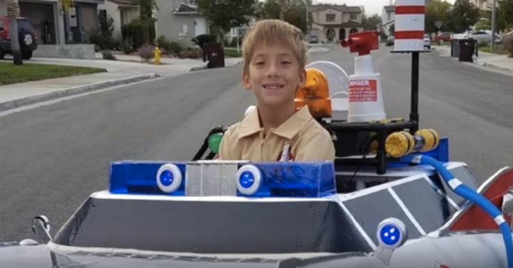 Dad Turns Son’s Wheelchair Into Awesome Ghostbusters Car For Halloween