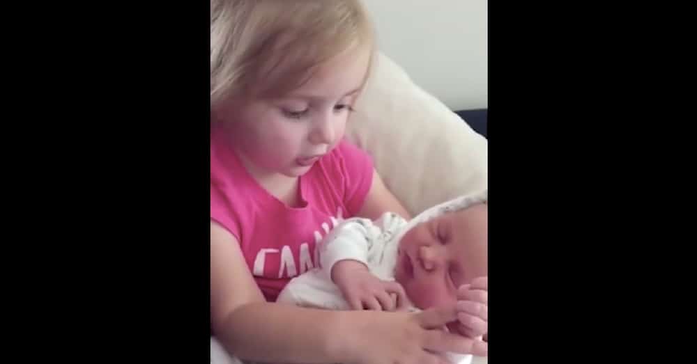 Dad Films Daughter Meeting Sister For 1st Time. What Happens Next Is Going Viral
