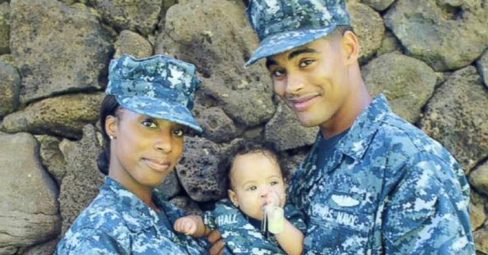 Navy Family Celebrates Veterans Day Weekend With Inspiring Photo