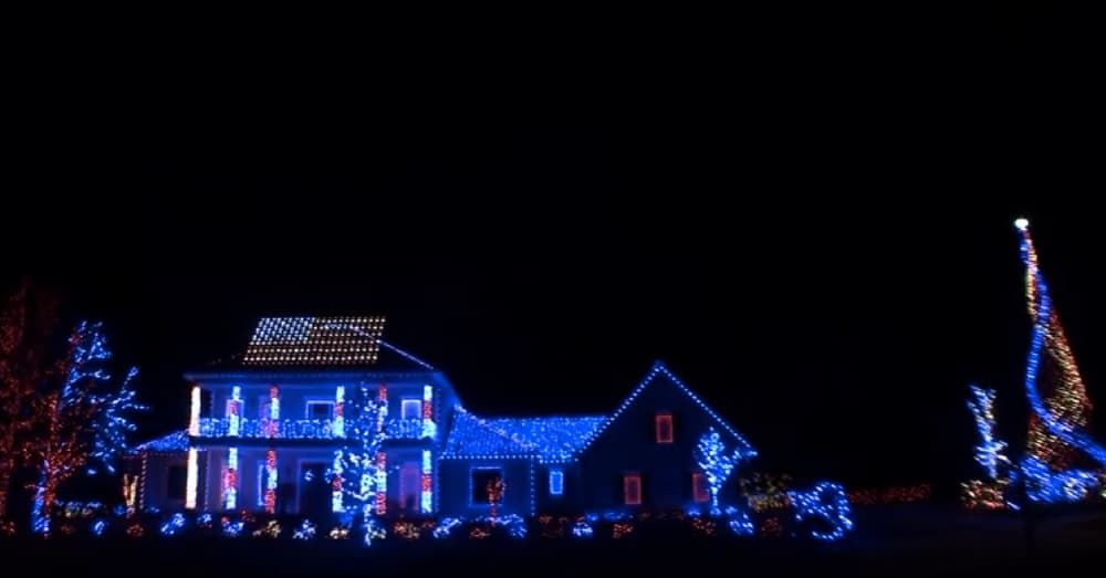 Their Patriotic Christmas Light Show Is The Ultimate Tribute To Our Troops