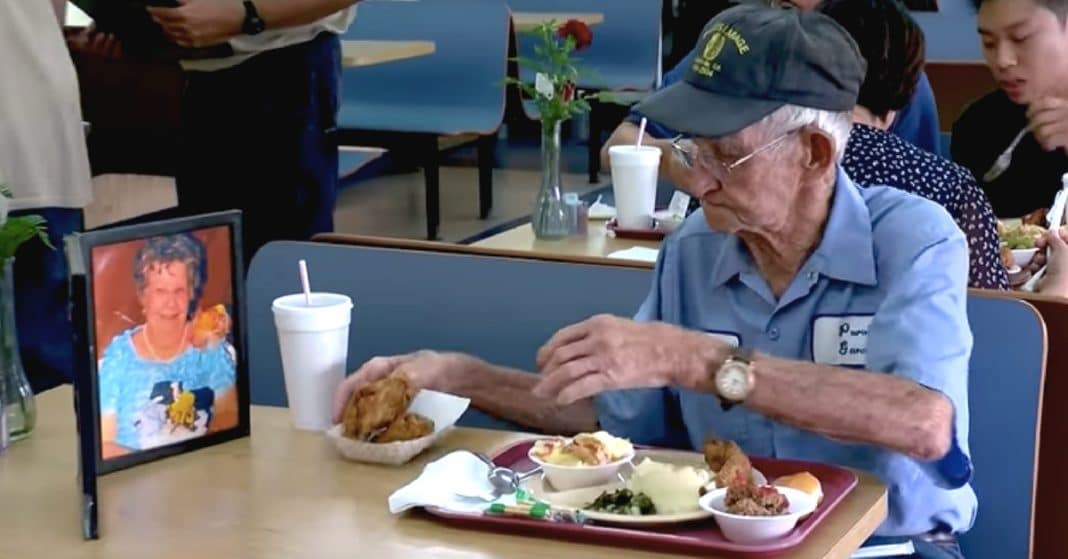 Old Man Eats Alone Every Day, But The 1 Thing He Brings With Him Will Melt Your Heart