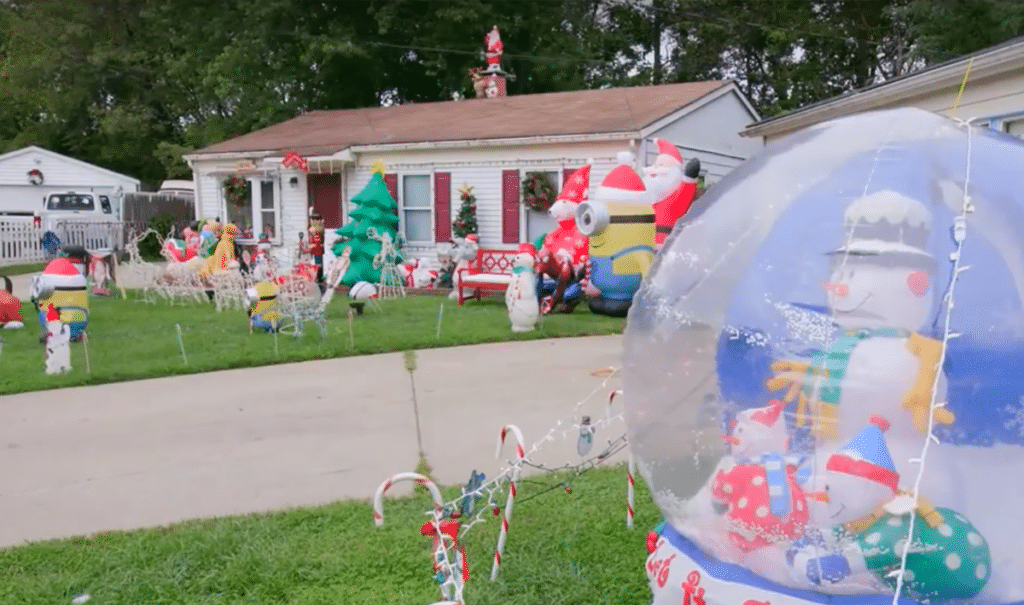 The community went all out with their Christmas decor.