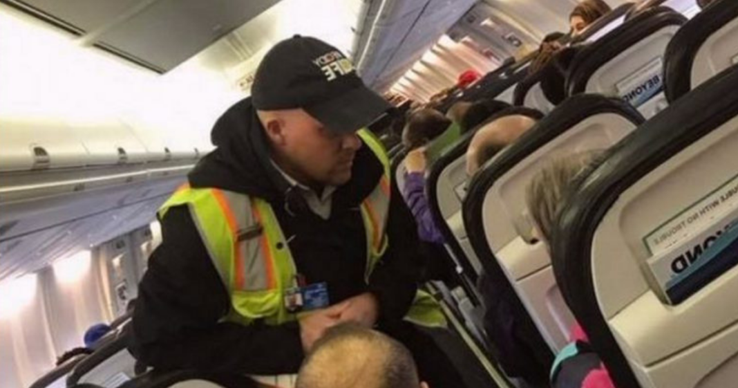 Plane Is Delayed 45 Minutes On Runway, Passenger Snaps Photo To Show Truth Of What Crew’s Up To