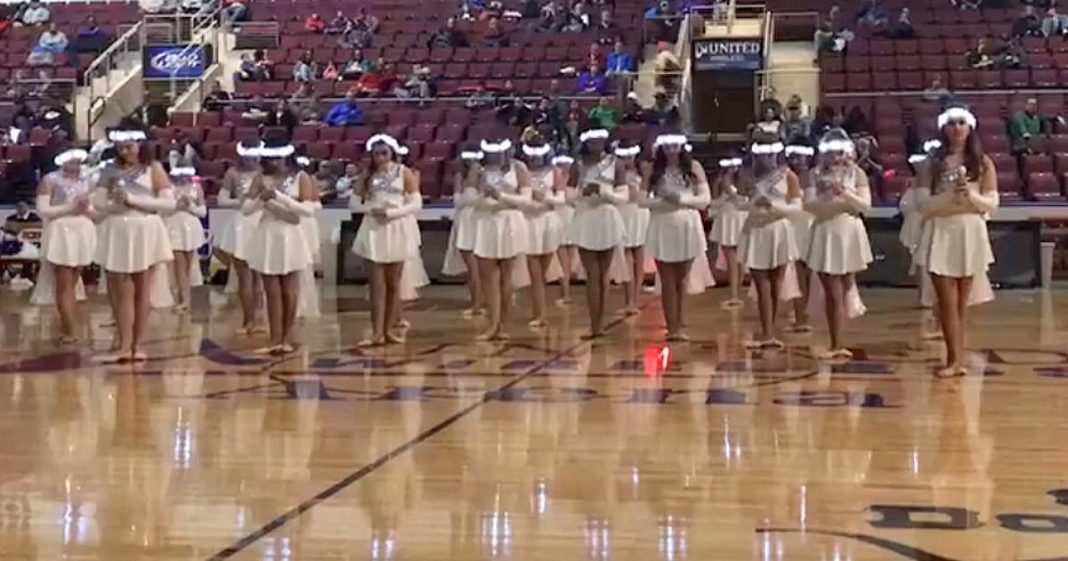 All-girl dance team takes the floor – crowd loses it the moment lights abruptly go out